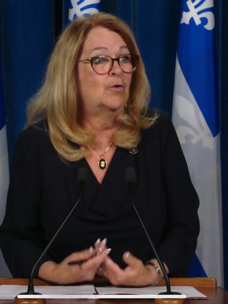 Suzanne Roy, ministre de la famille du Québec, à une conférence de presse portant sur le comité de sages sur l'identité de genre, le 3 juin 2025, à l'Assemblée nationale du Québec.